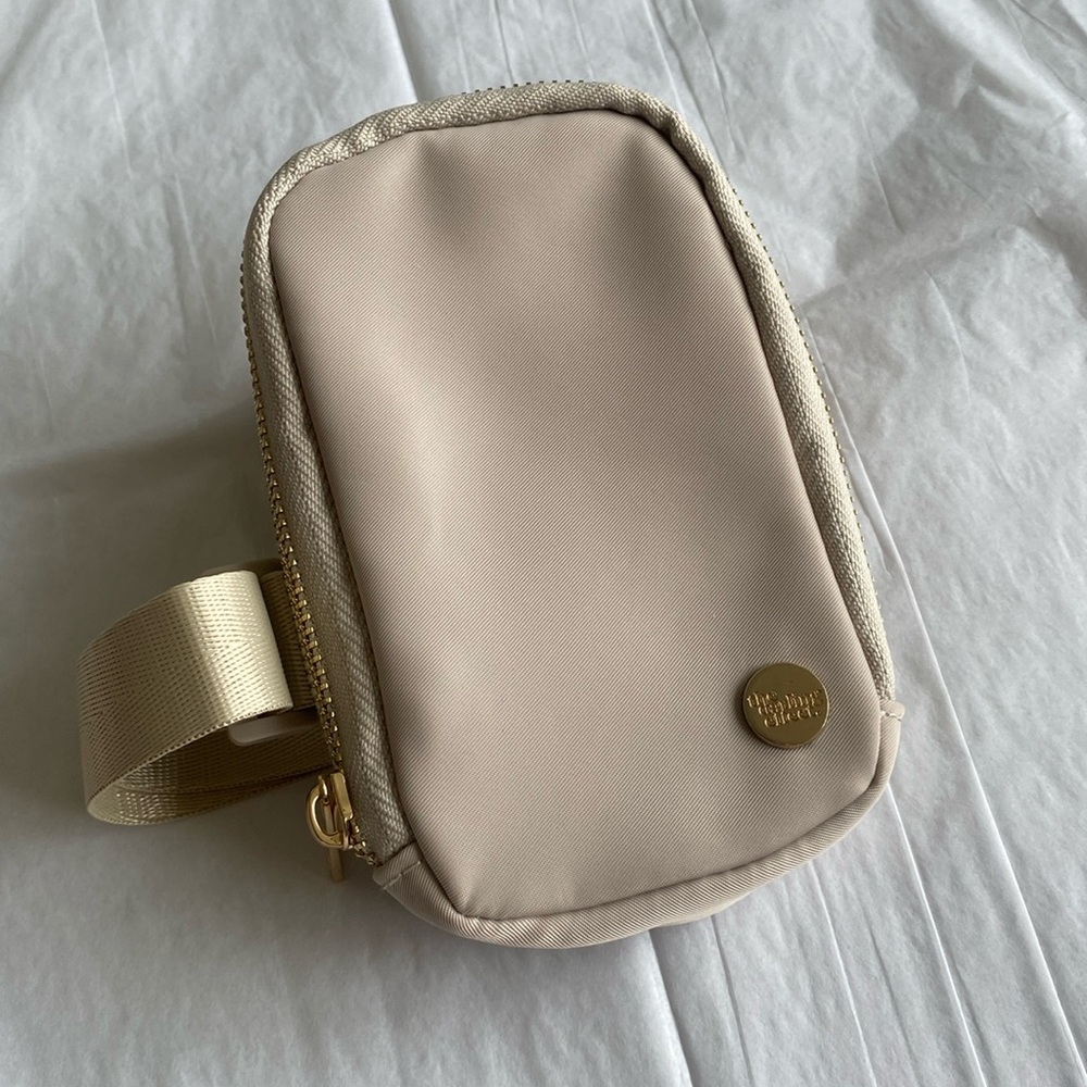The Darling Effect Tumbler Cup Fanny Pack Natural Beige Adjustable NWOT